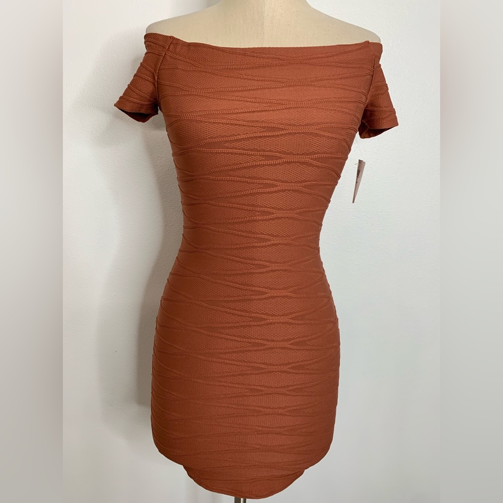 Off shoulders dress
